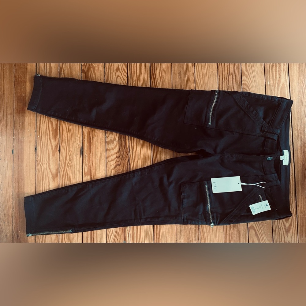 NWT black denim with cargo pockets and zip size 32
Joie obo - Picture 3 of 3
